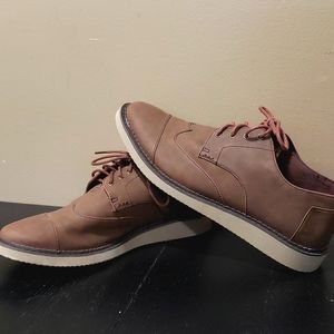 Toms Mens size 12 Brogue
